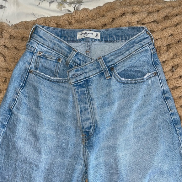 High Rise Cross Over Dad Jean - Picture 6 of 7